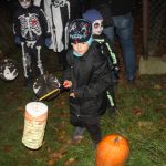 V cíli halloweenského průvodu v Čížové čekal na děti poklad