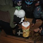 V cíli halloweenského průvodu v Čížové čekal na děti poklad