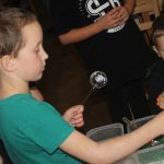 V Sepekově foukali vánoční ozdoby. Zájem byl velký