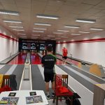 VIDEO: Kuželkáři Lokomotivy přišli o první místo. Na jejich kuželně se v sobotu radovaly Hořice