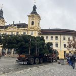 VIDEO: Na píseckém náměstí už stojí vánoční strom