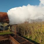 U požáru domu v Soběslavi zasahuje šest jednotek hasičů, škoda šplhá přes milion