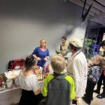 Vánoční benefiční výstava měla opět úspěch. Kino Portyč zaplnily desítky lidí