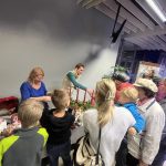 Vánoční benefiční výstava měla opět úspěch. Kino Portyč zaplnily desítky lidí