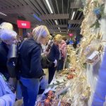 Vánoční benefiční výstava měla opět úspěch. Kino Portyč zaplnily desítky lidí