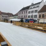 Advent v Písku odstartovalo žehnání věncům. Otevřel se i jarmark a kluziště