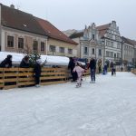 Advent v Písku odstartovalo žehnání věncům. Otevřel se i jarmark a kluziště