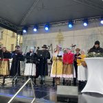 Advent v Písku odstartovalo žehnání věncům. Otevřel se i jarmark a kluziště