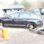 V autoservisu v Husinci řádil zloděj. Odmontoval z aut kola