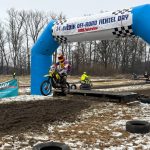 Burácení motorů v Karvánkách. Off-road Fichtel day přivedl na start dvaapadesát jezdců