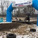 Burácení motorů v Karvánkách. Off-road Fichtel day přivedl na start dvaapadesát jezdců