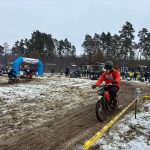 Burácení motorů v Karvánkách. Off-road Fichtel day přivedl na start dvaapadesát jezdců