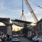 VIDEO: Nad Lužnicí se zvedl kolos. Rekonstrukce Bechyňského mostu pokračuje