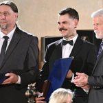 Medaili Za hrdinství převzali od prezidenta republiky Martin Černý z Nemocnice Tábor a jeho syn Jakub