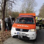 U Horního Dvořiště havaroval popelářský vůz, zranili se dva muži