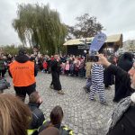 Kamenný most v Písku ožil Svatomartinskou nedělí. Žebrák letos málem zůstal bez pláště