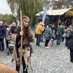 Kamenný most v Písku ožil Svatomartinskou nedělí. Žebrák letos málem zůstal bez pláště