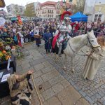 Kamenný most v Písku ožil Svatomartinskou nedělí. Žebrák letos málem zůstal bez pláště