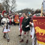 Kamenný most v Písku ožil Svatomartinskou nedělí. Žebrák letos málem zůstal bez pláště