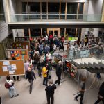 Laboratoř nebo ateliér? Jihočeská univerzita otevřela výstavu, kde se věda potkává s uměním