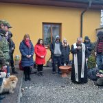 Vánoční setkání s lidmi bez domova v Klokotech nabídlo mši, oběd i lidskou blízkost