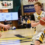 VIDEO: Sršni oslavili třicáté výročí desátou výhrou v sezoně