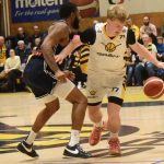 VIDEO: Sršni oslavili třicáté výročí desátou výhrou v sezoně