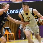 VIDEO: Sršni oslavili třicáté výročí desátou výhrou v sezoně