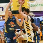 VIDEO: Koncert jednoho muže nedovolil Sršňům úspěšnou odvetu