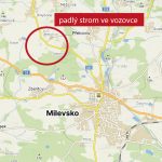 Pozor! Strom spadlý na vozovku komplikuje dopravu u Milevska