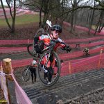 Chýnov se ponořil do cyklokrosových soubojů na blátě. Mezi žáky vládli závodníci Cycling Academy Tábor