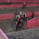 Chýnov se ponořil do cyklokrosových soubojů na blátě. Mezi žáky vládli závodníci Cycling Academy Tábor