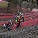 Chýnov se ponořil do cyklokrosových soubojů na blátě. Mezi žáky vládli závodníci Cycling Academy Tábor