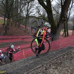 Chýnov se ponořil do cyklokrosových soubojů na blátě. Mezi žáky vládli závodníci Cycling Academy Tábor