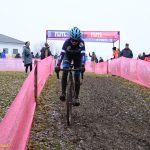 Chýnov se ponořil do cyklokrosových soubojů na blátě. Mezi žáky vládli závodníci Cycling Academy Tábor