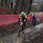 Chýnov se ponořil do cyklokrosových soubojů na blátě. Mezi žáky vládli závodníci Cycling Academy Tábor