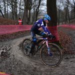 Chýnov se ponořil do cyklokrosových soubojů na blátě. Mezi žáky vládli závodníci Cycling Academy Tábor