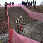 VIDEO: Souboj mezi táborskými cyklokrosovými kadety vyzněl na poháru v Chýnově lépe pro Maňase