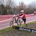 VIDEO: Souboj mezi táborskými cyklokrosovými kadety vyzněl na poháru v Chýnově lépe pro Maňase