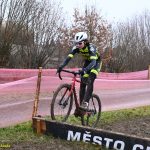 VIDEO: Souboj mezi táborskými cyklokrosovými kadety vyzněl na poháru v Chýnově lépe pro Maňase