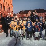 Malí hokejoví Králové kroužili po píseckém vánočním kluzišti. Zvali na sobotní benefiční zápas