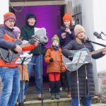 Sousedské setkání u kapličky patří k neodmyslitelným vánočním tradicím Předotic