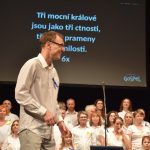 Sbor Sezimák zpívá gospel vyprodal historický sál táborského divadla. VIDEO