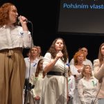 Sbor Sezimák zpívá gospel vyprodal historický sál táborského divadla. VIDEO