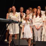 Sbor Sezimák zpívá gospel vyprodal historický sál táborského divadla. VIDEO