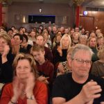 Sbor Sezimák zpívá gospel vyprodal historický sál táborského divadla. VIDEO