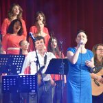 Milevští muzikanti a zpěváci nadělili publiku Milevské Vánoce. VIDEO