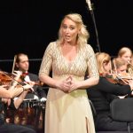 Rybovu Českou mši vánoční si ani letos nenechal ujít plný sál táborského divadla