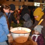 VIDEO: Velký vánoční koncert zaplnil kostel v Milevsku. Skauti venku rozdávali betlémské světlo a postarali se i o zábavu