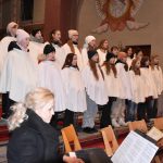 VIDEO: Velký vánoční koncert zaplnil kostel v Milevsku. Skauti venku rozdávali betlémské světlo a postarali se i o zábavu